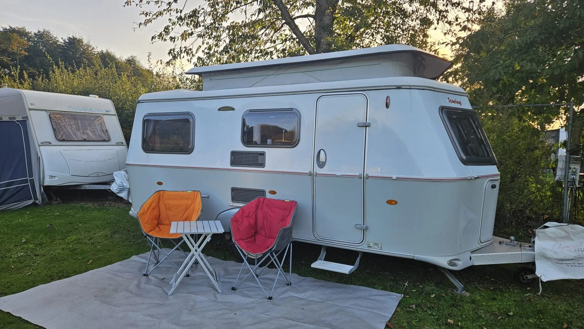 Campingvogn med hævetag